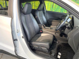 運転席シート廻りは使用感も少なく、良好な状態となっています。前オーナー様が丁寧に使っていたことがよくわかりますね。