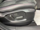 パワーシートを装備!体格や好みに応じたポジションをスムーズに調整できます。