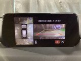 360度モニターは、4つのカメラによる前後左右・俯瞰映像でドライバーからは見えない領域の危険認知をサポート!全周囲の死角を減らし、狭い駐車場や幅寄せ、T字路の進入などの運転の安心感を高めます!