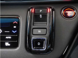 シフトはボタン操作となっており、直感的な操作性により、ドライバーの快適な運転を支援。P・N・Dは押す、Rは引くという人間の感覚にマッチした操作感です。