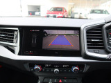 バックカメラ駐車時、後退時に後方を確認する事ができる安全快適装備になります映像だけでなくセンサーにより障害物の距離もドライバーに直感的に伝えてくれる機能になります。