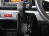 【シフトレバー】シフトもとても操作しやすいデザインになっております。運転する人の事を第一に考えた操作性の高い仕様です。