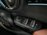 ドアミラーの格納や角度調整などがスイッチ操作で可能です。