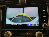リバースギアに入れるだけで後方の表示へ切り替わります。夜間や雨の日の駐車も楽になりますよ。
