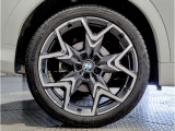【BMWアロイホイル】軽量かつ強度に拘ったアロイホイル。走行性能ポテンシャルを引き出す設計。車の足元を引き締めてくれる大きなポイントはアロイホイルです。