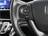 ハンドルにオーディオ操作用スイッチを備え、手を放さずに操作可能。安全性と利便性を両立しています。