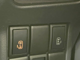【パワースライドドア】スマートキーや運転席のスイッチでスライドドアの開閉が可能♪電動だから力を入れてドアを開ける必要が無く、小さいお子様でも、重い荷物を持っている時もラクに開け閉めできます♪