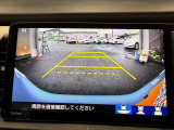 【バックカメラ】運転席から画面上で安全確認ができます。駐車が苦手な方にもオススメな便利機能です。