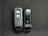 ◆スマートキー◆カギをバッグやポケットに入れたままでもドアロックの開閉ができる『スマートキー』付き!雨天や暗くなってもカギを取り出す必要がなくドアの開錠&エンジンも始動できます