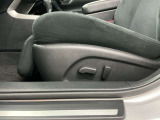 【パワーシート】好みのシート位置の微妙な調整が手軽にでき、ピッタリのポジションで運転することが可能です。