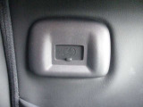 2列目用の充電用USB端子も装備。スマホの充電に便利ですよ。