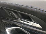 BMWのドアを閉めた時の重厚感は所有者様の満足度を高めてくれます。
