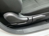 運転席シートリクライニングや座面に高さ調整はレバータイプでスムーズに操作できますよ