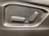 こちらのグレードは助手席にもパワーシートを装備しております!運転席同様お好みで調整が可能です!