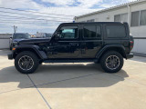 「どこにでも行ける。何でもできる。」Jeepに息づく自由の精神はその素晴らしい性能で、Jeepだから辿り着ける未知なる世界へ誘い心と身体を開放します。