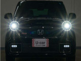LEDヘッドライト(オートハイビーム機能付)が搭載されており、遠くまで明るく均一に照らし、高速道路等での安心感が向上しております。
