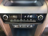 オートエアコンを装着しておりますので車内をお好みの快適な温度に保つことが可能です!