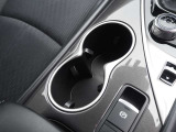 車内はドリンクホルダーや収納スペースも多く、使い勝手も良好です♪