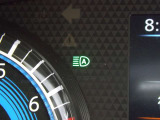 【ハイビームアシスト】先行車または対向車や周囲の明るさなどに応じ、自動的に上向きと下向きを切り替えます♪