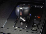 【シフトレバー】シフトもとても操作しやすいデザインになっております。運転する人の事を第一に考えた操作性の高い仕様です。