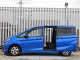 現車確認をご希望の際は、ご希望の日時等を営業スタッフまでご連絡下さい。もちろんお見積りメールでのご連絡もお待ちしております。
