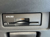 ETCならこんな利点が!!1. キャッシュレスシステムで、現金などを用意する必要無し!2. 料金所をノンストップで通過!3. 料金所付近での発進・停止の繰り返しがなくなり、排気ガスや騒音の発生が削減されます。