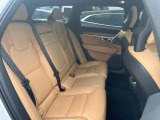 広々とした2列目シートは居住性が高く、居心地も快適!ISOFIXアタッチメント装備なのでベビーシートやチャイルドシートも簡単・スマートに取付けできます。