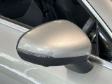 納車前整備はメーカー規定に基づき併設工場で入念に行います。メルセデス・ベンツ指定のツールと技術を用い、メーカーの研修を受けたメカニックがお客様のお車を整備いたします。神奈川運輸支局指定整備工場です。