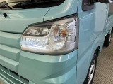 LEDヘッドライトです。デザイン性がよくとても明るいので、夜間の走行や悪天候でも安心です。しかも長寿命!