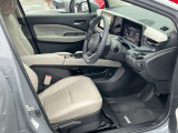 シンプルながらホールドの良いシートです。 しっかりホールドしてくれるシートの方が長く座っていても疲れにくいです!