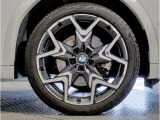【BMWアロイホイル】軽量かつ強度に拘ったアロイホイル。走行性能ポテンシャルを引き出す設計。車の足元を引き締めてくれる大きなポイントはアロイホイルです。