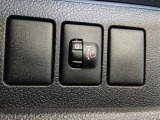 積載時に後ろが下がってライトが高くなったことによる相手車への眩惑を防止する焦点調整ができます