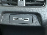 後部座席にも充電可能なUSB端子付き!