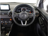 【運転席】最適なドライビングポジションでドライブをお楽しみください。
