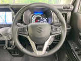 インテリアに合わせたデザインのステアリングは、運転される方のことも考え、運転しやすい形状、大きさです。是非一度、実際に触ってお確かめください。