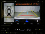 パノラミックビューモニター付きです。車両を上から見たような映像をディスプレイオーディオ画面に表示。運転席からの目視だけでは見にくい、車両周辺の状況をリアルタイムでしっかり確認できます。