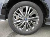 タイヤサイズは、225/55R18です。(右後ろ)