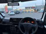 見通しのよいすっきりとした視界で、誰でも運転しやすいです。運転のしやすさは疲れにくさにも繋がりますよ♪