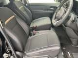 運転席まわりです。実際に座ってみて、乗り心地を体験してみてください。