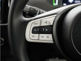 ハンドルにはオーディオ操作用スイッチがありますので、ハンドルから手を放さずにオーディオの操作ができるようになっています。