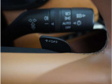 【ステアリングシフトスイッチ】ハンドルから手を離さずに素早くシフトアップ&ダウンができます。お近くの広島マツダまでお越しください。