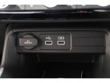 スマートフォンなどの音楽再生が可能なUSB接続ジャック装備車両です♪♪♪
