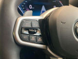 【アクティブクルーズコントロール】一定速度での巡航はもちろん、前方の車両との距離を一定に保ちながら自動で加減速を行います。BMWは車両停止までの制御が可能となりますので、渋滞時には大変嬉しい機能です。
