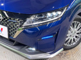 【LEDヘッドライト】悪天候や夜間走行時も良好な視界を確保し安心して運転できる高輝度LEDヘッドライトを装備!点灯速度が早く、消費電力も抑えられています。