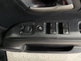 狭い駐車場で便利な電動格納ドアミラーが付いています。