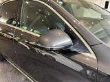 視認性が高い純正ミラーを採用しております。安全に運転が出来る様、一つ一つの部品に拘っているのがメルセデス・ベンツです。