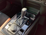 アクセルペダルを踏み込む量や速さに応じて変速パターン化をし、人馬一体の運転感覚を発揮してくれる6速オートマ!