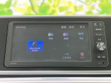 FMやAM、テレビ、Bluetooth Audioなどの選択肢が表示され、聴きたい音源を選びやすい画面です。日々の移動に合わせて音楽やラジオを楽しめます。