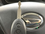 【キーレス】少し離れた場所からでもボタン一つでドアの開錠・施錠ができるのでとっても便利!ドアの鍵穴周りに傷をつけることもありません