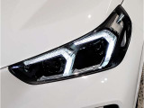 BMWの伝統の丸目4灯ヘッドライトでございます。LEDライトで視認性もよく明るく安全性の向上につながります。